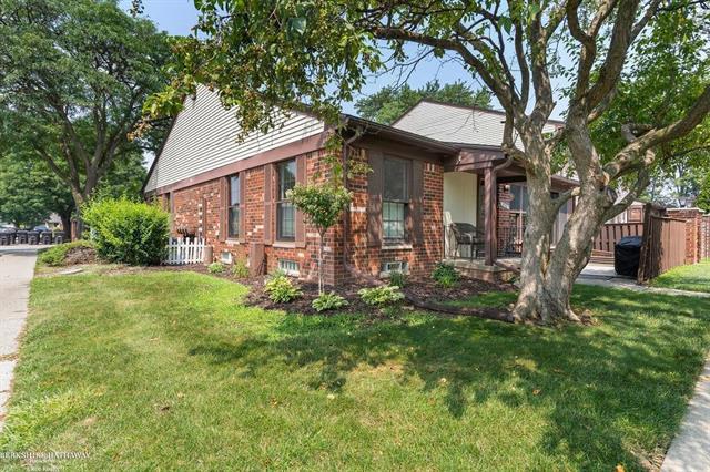 front view picture of 39308 Heatherheath Dr, Clinton Township, MI. 48038