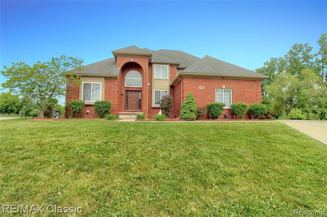 front view picture of 761 Nissen Ct, Wixom, MI. 48393