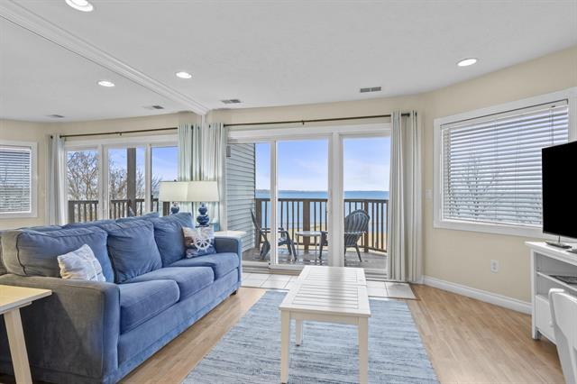 front view picture of 1995 Us-31 N, Traverse City, MI. 49686