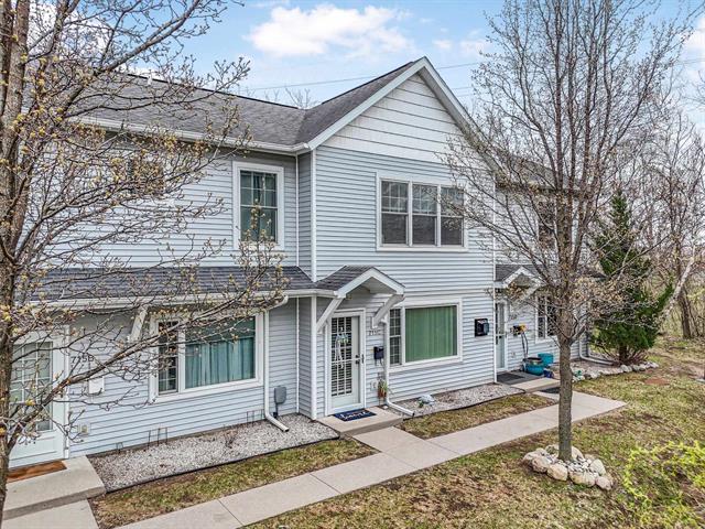 front view picture of 715 Lake Avenue, Traverse City, MI. 49684