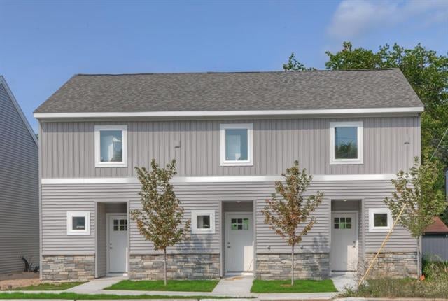 front view picture of 1143 E Eighth Street, Traverse City, MI. 49686