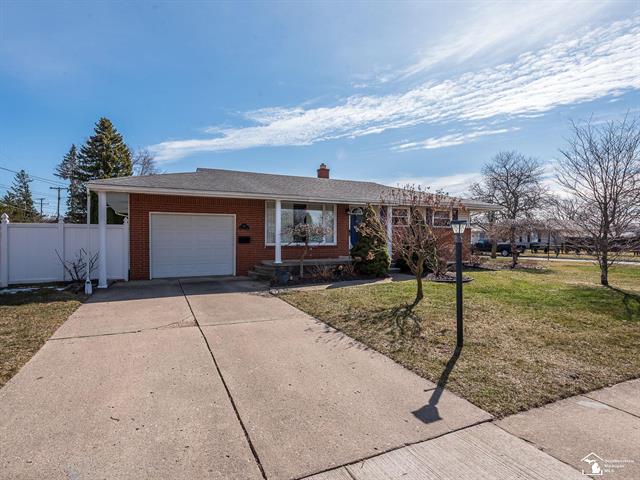front view picture of 302 Cranbrook, Monroe, MI. 48162