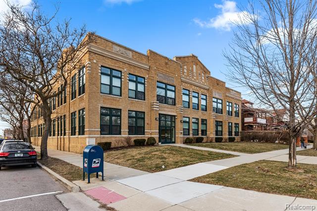 front view picture of 609 E Kirby Street, Detroit, MI. 48202