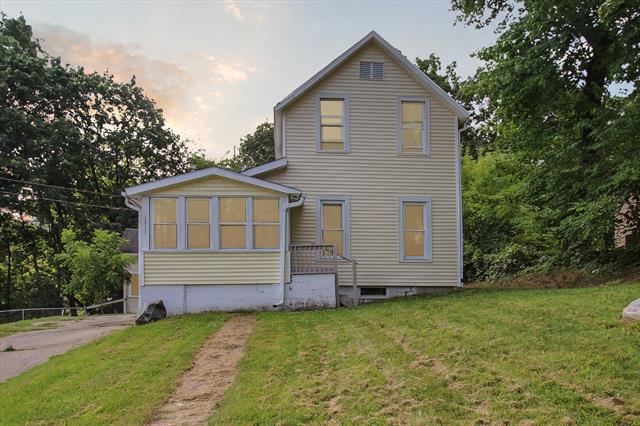 front view picture of 1311 Alamo Avenue, Kalamazoo, MI. 49006