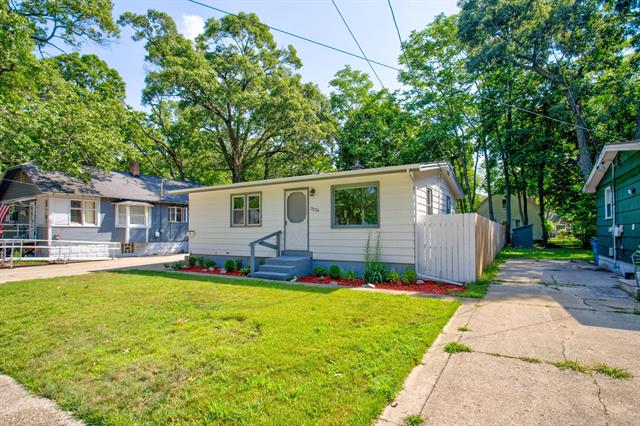 front view picture of 3220 7Th Street, Muskegon, MI. 49444