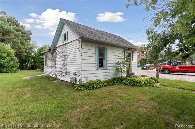 front view picture of 629 Alger, Owosso, MI. 48867