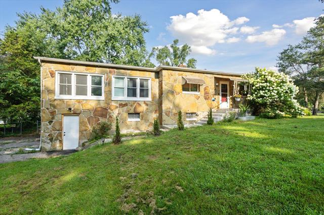 front view picture of 19677 Waubascon Road, Battle Creek, MI. 49037