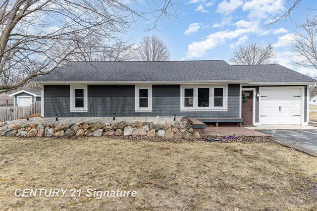 front view picture of 5024 Kencliff Drive, Saginaw, MI. 48638