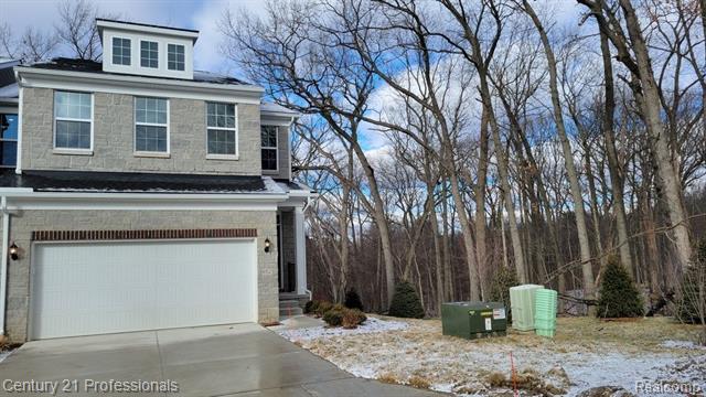 front view picture of 652 Peppermint Drive, Rochester, MI. 48307