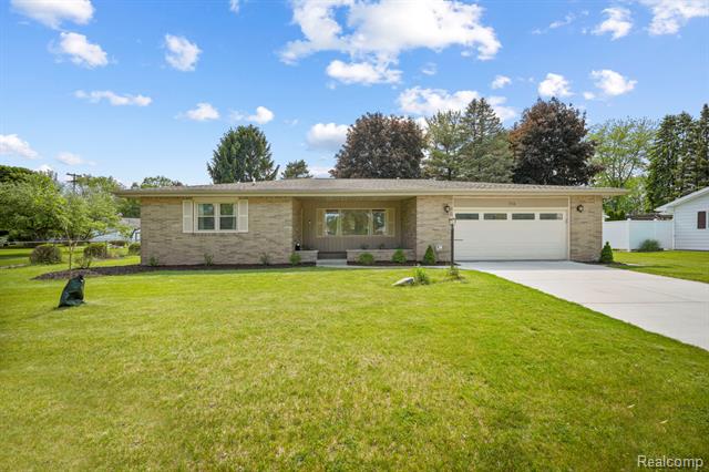 front view picture of 116 Surrey Road, Saint Louis, MI. 48880