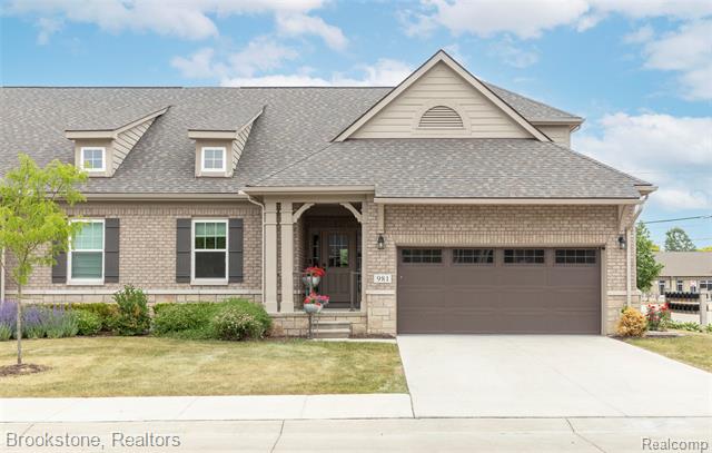 front view picture of 981 Cottage Lane, Troy, MI. 48085