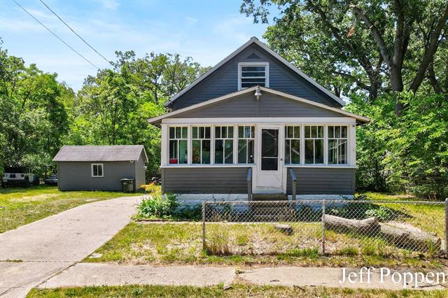 front view picture of 635 Leonard Avenue, Muskegon, MI. 49442