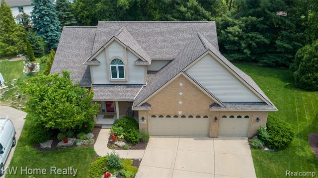front view picture of 2836 Otter Ct, Wixom, MI. 48393