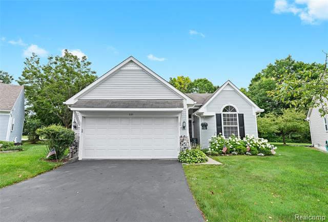 front view picture of 930 Yorick Path, Wixom, MI. 48393