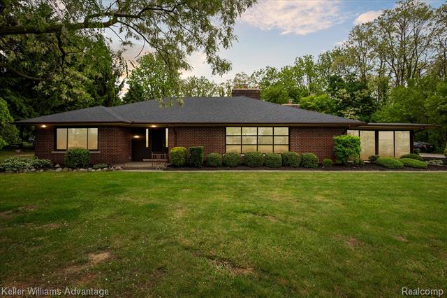 front view picture of 58540 Grand River Ave, New Hudson, MI. 48165