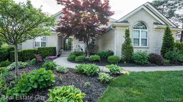 front view picture of 30447 Ridge Ct, New Hudson, MI. 48165