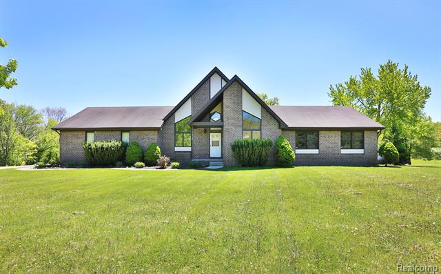 front view picture of 53201 Maranatha Ln, Wixom, MI. 48393