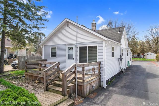 front view picture of 1238 S Genesee Road, Burton, MI. 48509