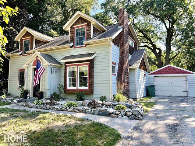 front view picture of 440 Curwood, Owosso, MI. 48867
