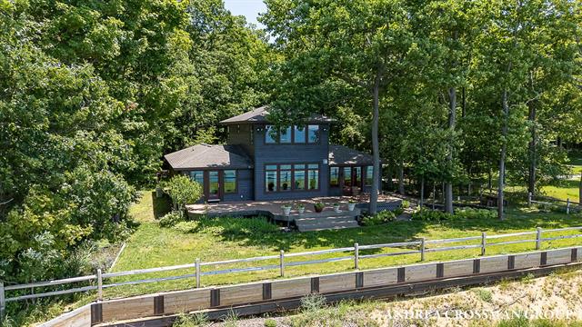 front view picture of 1228 Shore Crest Drive, South Haven, MI. 49090