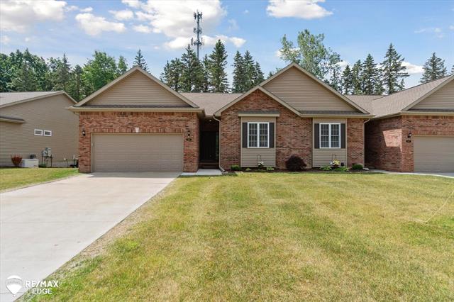 front view picture of 3113 Harbor Pointe Circle, Fenton, MI. 48430