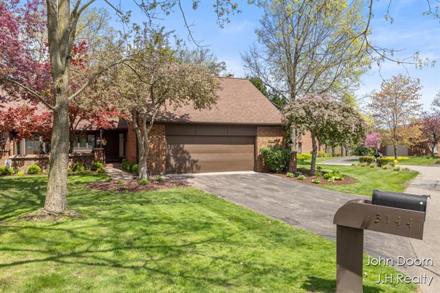 front view picture of 3144 E Gatehouse Drive Se, Grand Rapids, MI. 49546