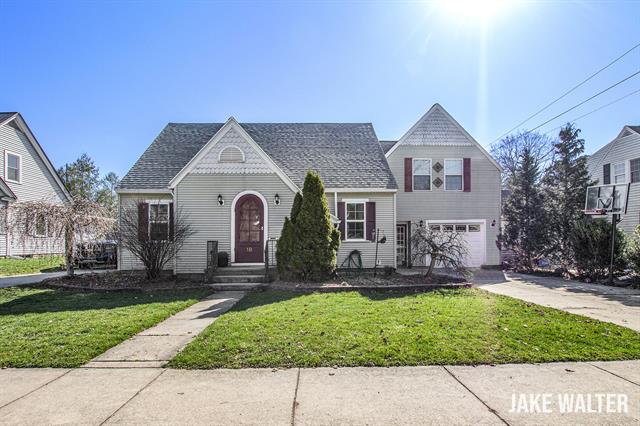 front view picture of 18 N Decker Avenue, Fremont, MI. 49412