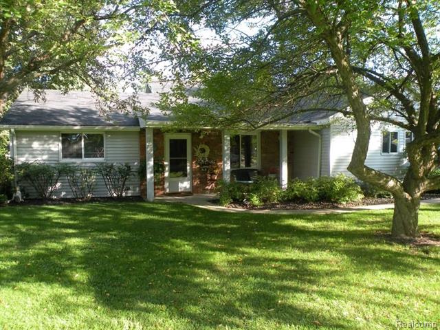 front view picture of 55755 Pontiac Trail Ct, New Hudson, MI. 48165
