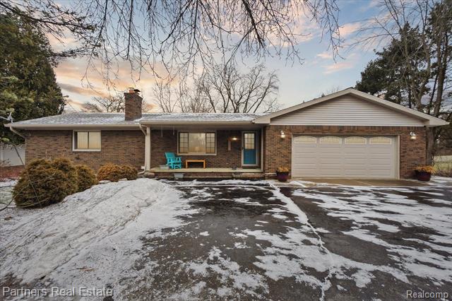 front view picture of 59100 Topping Ct, New Hudson, MI. 48165