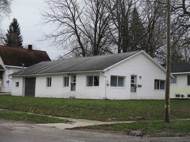 front view picture of 214 N Grover Avenue, Alma, MI. 48801