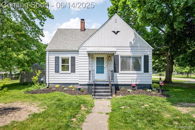 front view picture of 2375 Nichols Avenue, Flint, MI. 48507