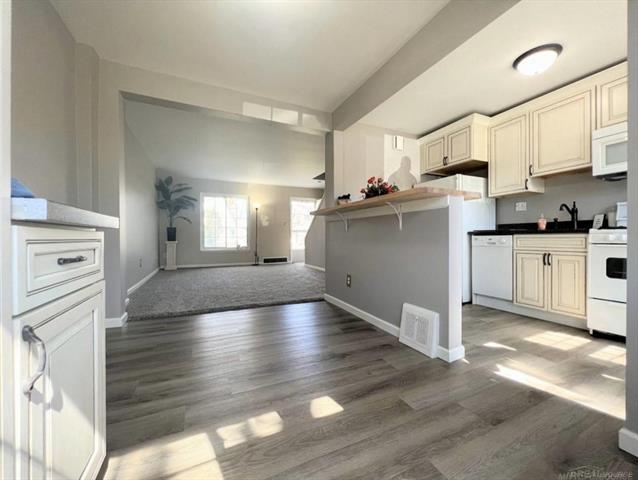 front view picture of 22929 Gary Ln, Saint Clair Shores, MI. 48080