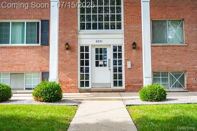 front view picture of 8201 Denwood, Sterling Heights, MI. 48312