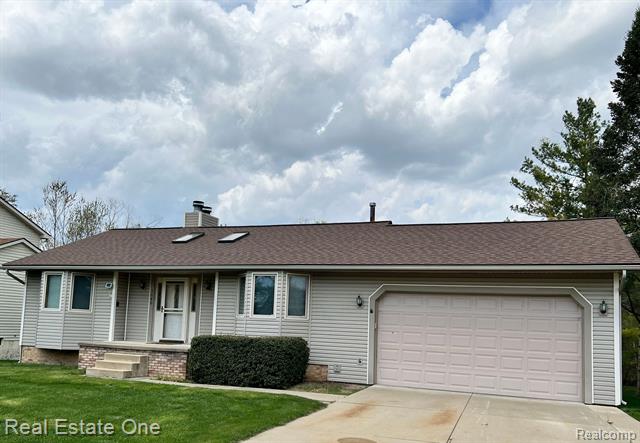 front view picture of 3040 Shewbird, Wixom, MI. 48393