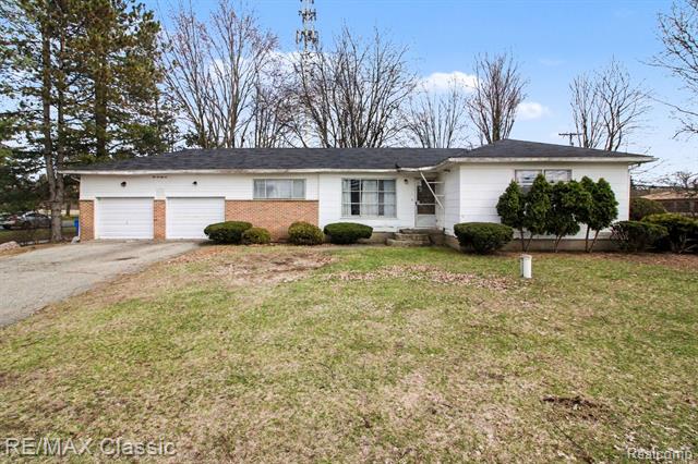 front view picture of 1076 Benstein Rd, Walled Lake, MI. 48390