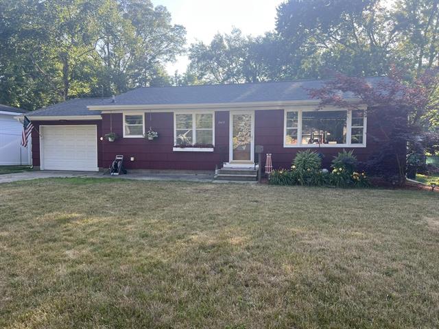front view picture of 2415 Estes Street, Muskegon, MI. 49441