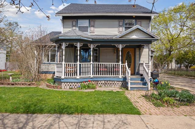 front view picture of 822 W Green Street, Marshall, MI. 49068