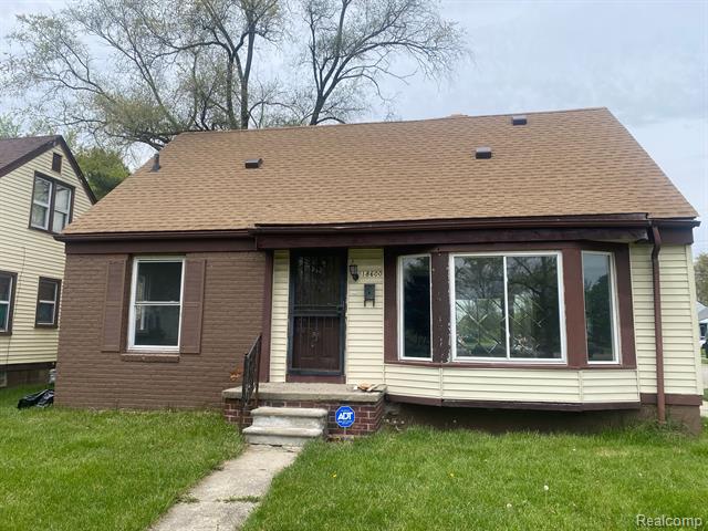 front view picture of 18600 Margareta Street, Detroit, MI. 48219