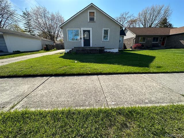 front view picture of 30017 5Th Street, Saint Clair Shores, MI. 48082