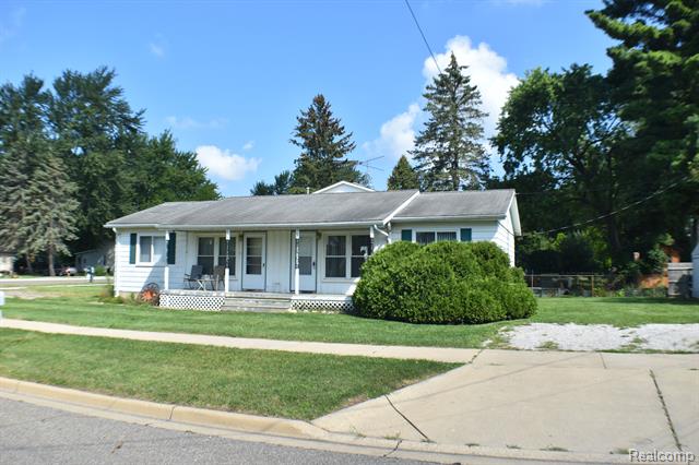 front view picture of 617 E Frank Street, Fowlerville, MI. 48836