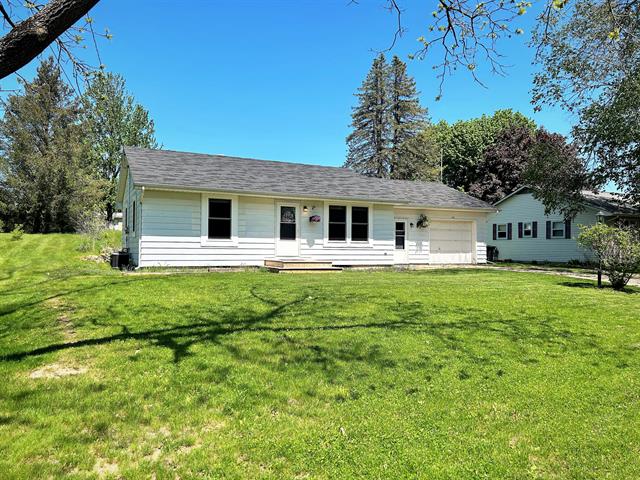 front view picture of 445 E Cherry St Street, Fremont, MI. 49412
