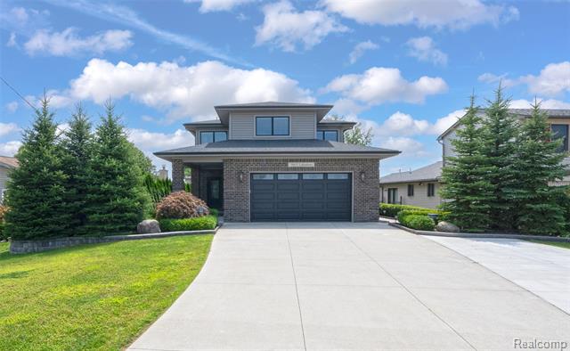 front view picture of 39611 Lakeshore Dr, Harrison Township, MI. 48045