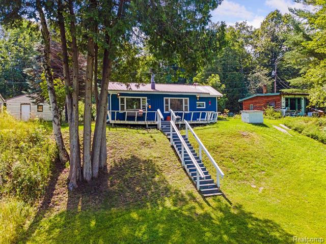 front view picture of 18376 Oxbow Drive, Barryton, MI. 49305