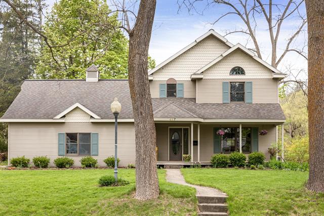 front view picture of 417 N Madison, Traverse City, MI. 49684