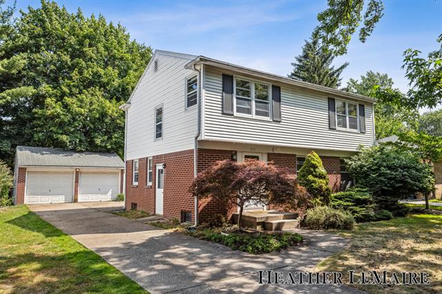 front view picture of 315 Spruce Street Se, Grand Rapids, MI. 49507