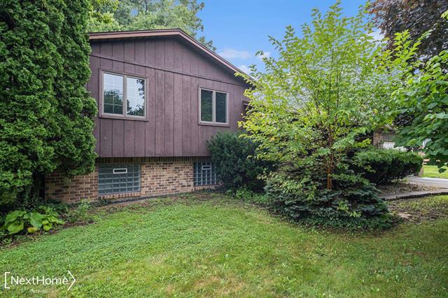 front view picture of 7415 Green Valley Drive, Grand Blanc, MI. 48439