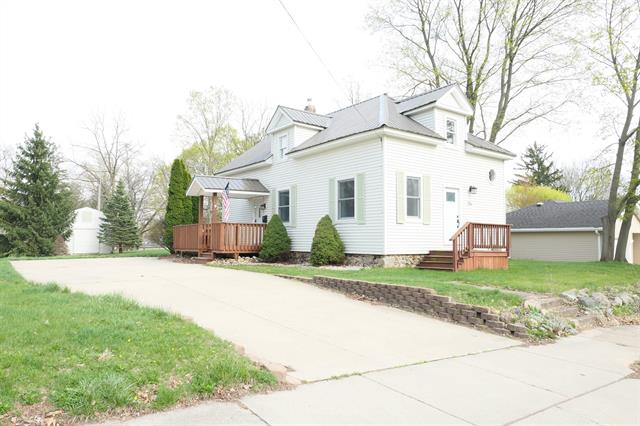 front view picture of 214 Philadelphia Avenue, Alma, MI. 48801