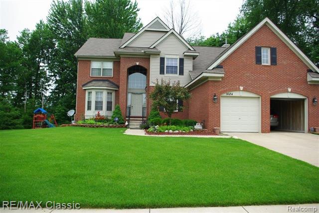 front view picture of 1484 Trailside Blvd, Wixom, MI. 48393