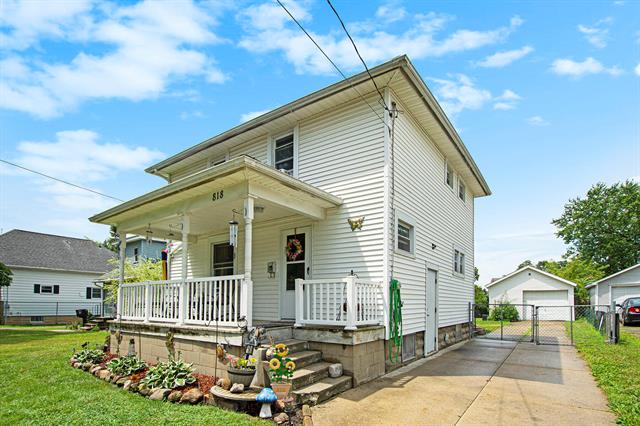 front view picture of 818 Eaton Street, Jackson, MI. 49202