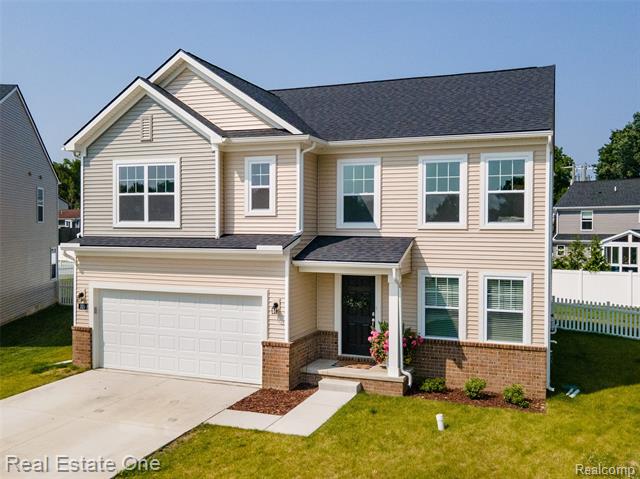 front view picture of 520 Lake Village Avenue, Waterford, MI. 48328